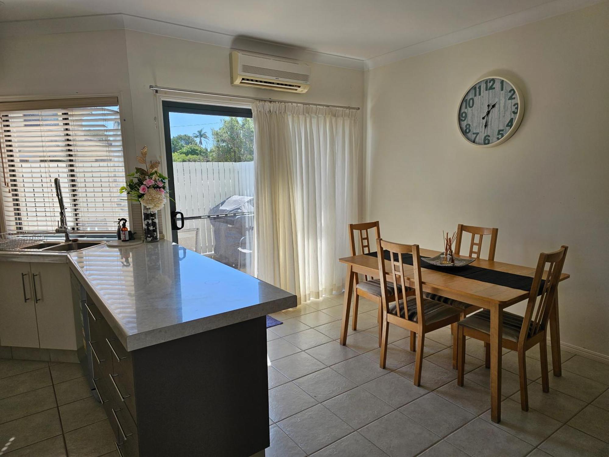 Koola Beach Apartments Bargara Εξωτερικό φωτογραφία